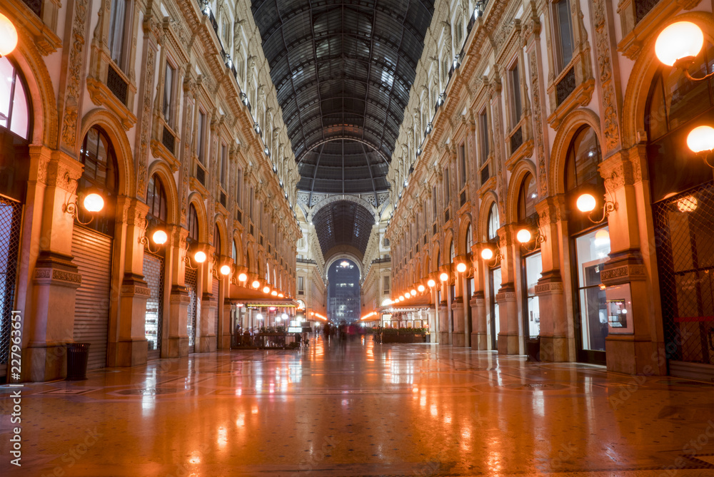 Fototapeta premium Vittorio Emanuele II Gallery in Milan, Italy