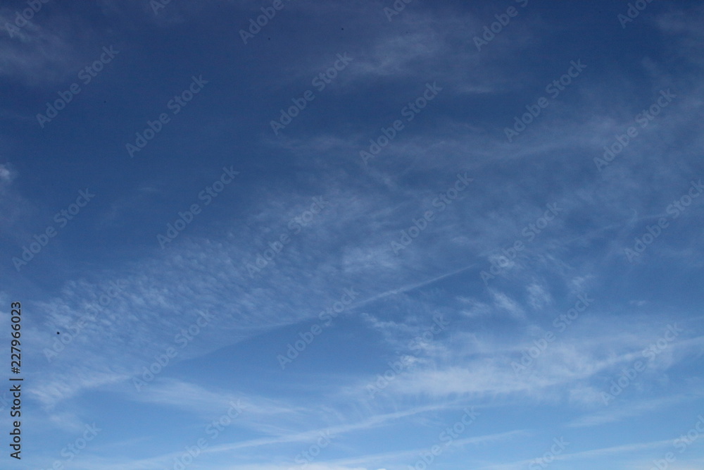 空 空
