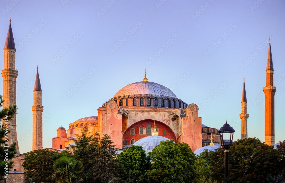 Fototapeta premium Closeup of Hagia Sophia during Sunset