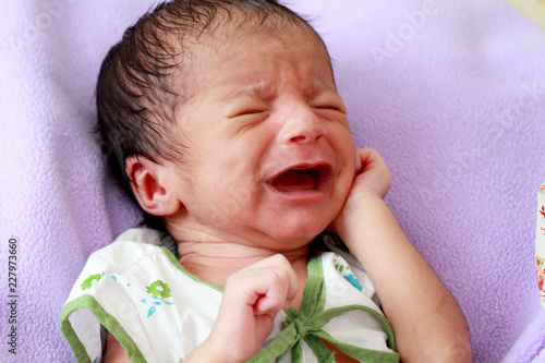 Canvas Print Newborn baby crying