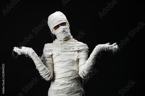 Foto Studio shot portrait  of young man in costume  dressed as a halloween  cosplay o
