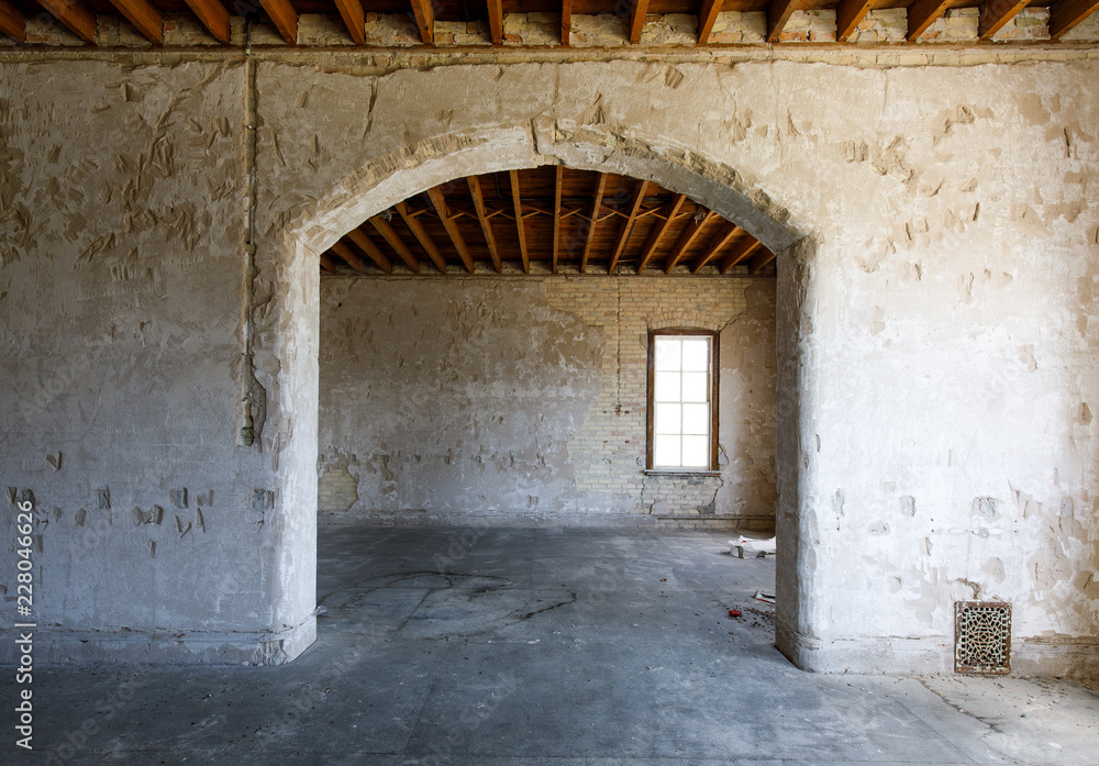Fototapeta premium Abandoned Archway
