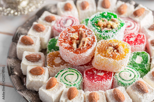 Εκτύπωση καμβά Turkish delight on a wooden table
