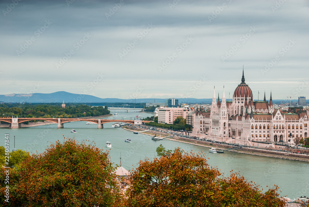 Obraz premium An Autumn Budapest View