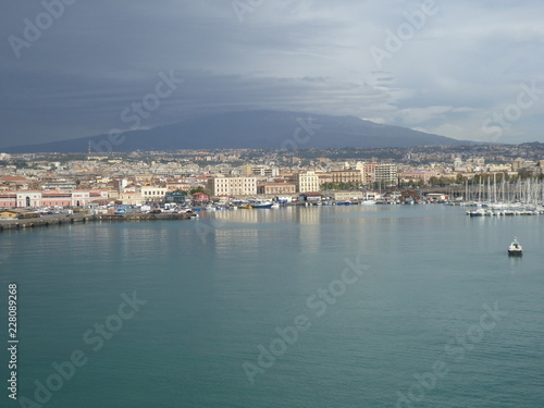 Catania - Hafenstadt am Ätna © Marion