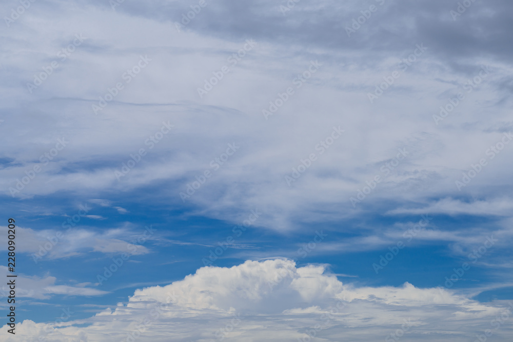 Obraz premium Rain clouds forming with blue sky background