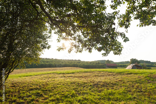 Foto Tent in countryside, quiet summer holiday.