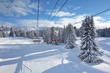 Fotobehang Wintersport Skilift naar Avoriaz pistes  © countrylens
