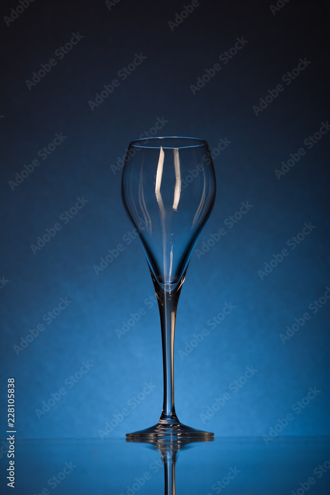 Obraz premium one empty glass for cocktail