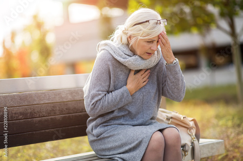 Fotografija Senior woman suffering from a headache