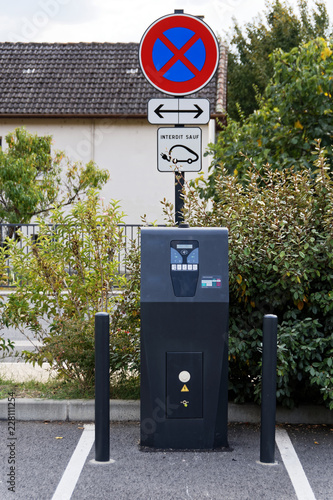 Borne recharge voiture électrique photo