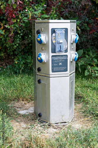 Borne  électrique pour camping cars