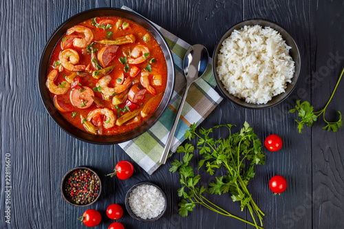 Konstfotografi gumbo with prawns, okra and sausage