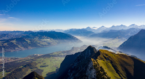 Fotografie Schweizer Landschaft mit Blick auf Interlaken, vom Stockhorn.