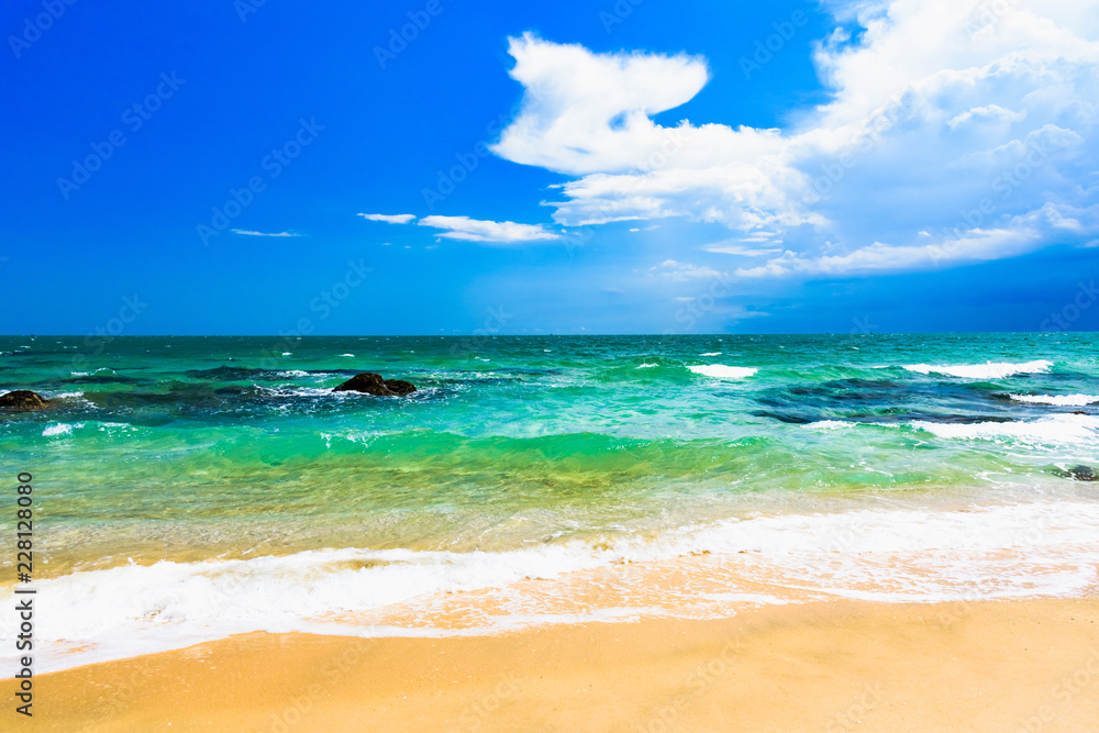 Obraz premium rocky seashore beach