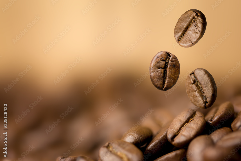 Fototapeta premium Coffee beans falling
