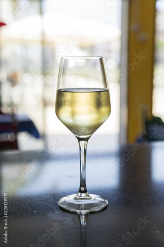 copa de vino blanco