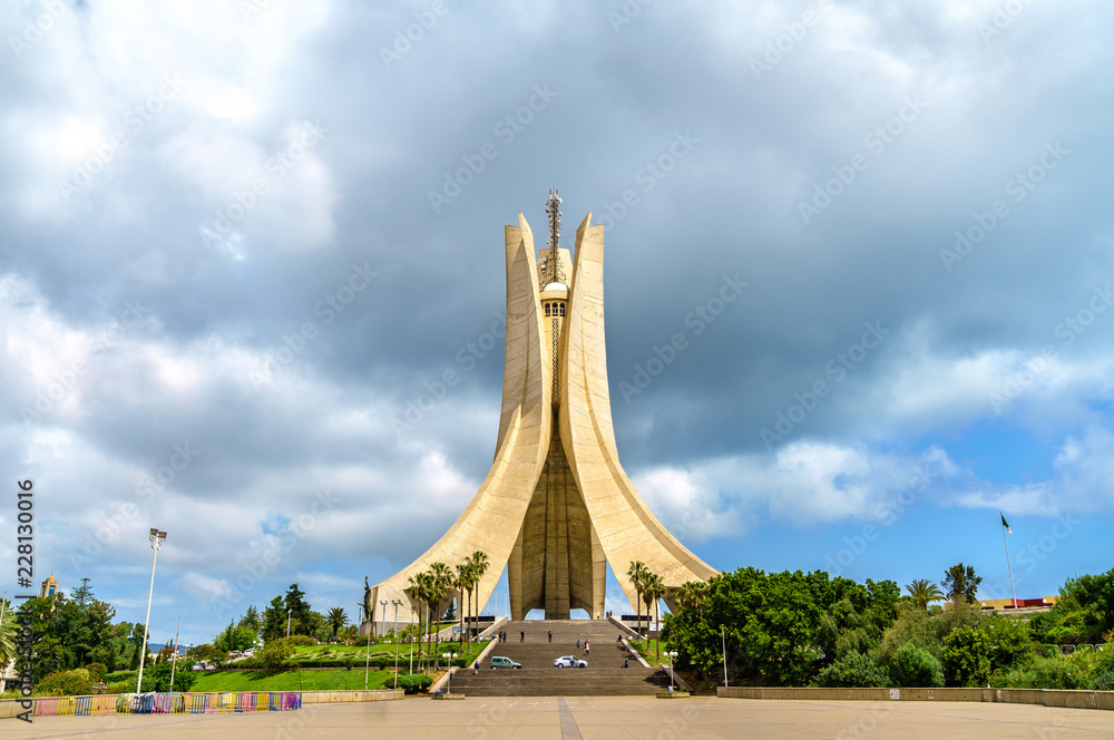 Fototapeta premium Pomnik męczenników dla bohaterów zabitych podczas algierskiej wojny o niepodległość. Algier