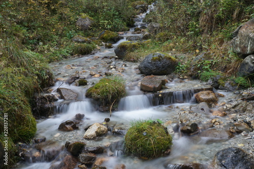 kleiner Bach im Herbst