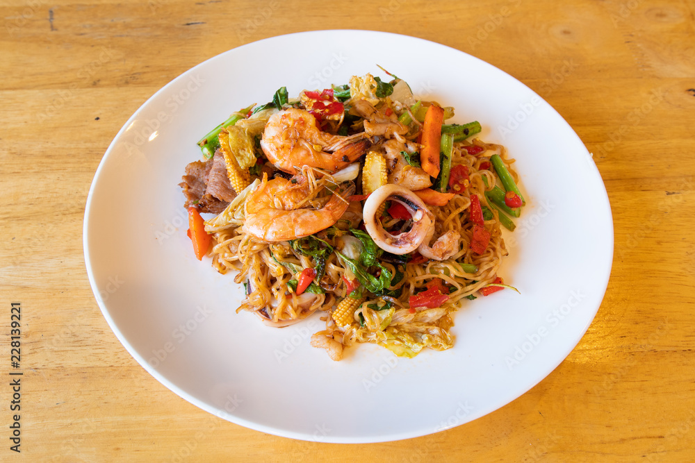 Stir fried noodle with seafood.