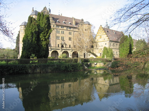 Schloss Neuenstein mit Schlossteich