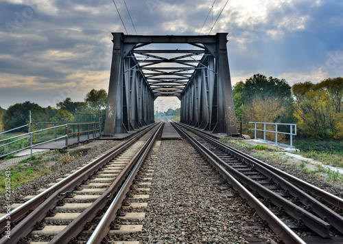 Brücke mit Gleisen