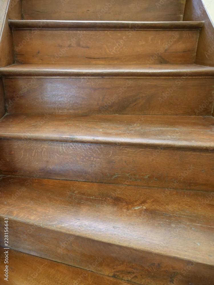 escalier - staircase - vieux escalier en bois - old wooden staircase