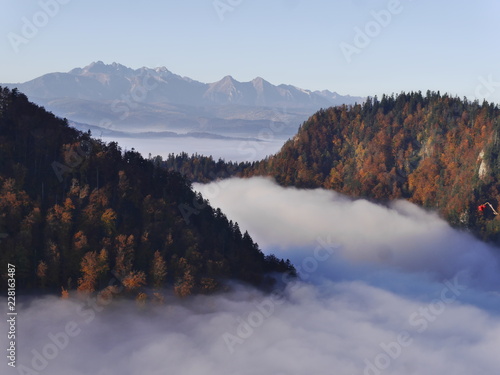 Fototapeta Naklejka Na Ścianę i Meble -  Piękna polska jesień w Pieninach