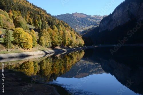 Le lac de Montriond en Haute-Savoie sur la commune de Montriond  d le Chablais fran  ais1.