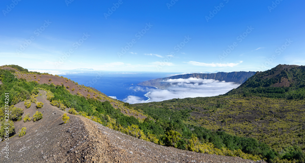 El Hierro - Blick vom Vulkan Tanganasoga über das El Golfo Tal, rechts der Malpaso