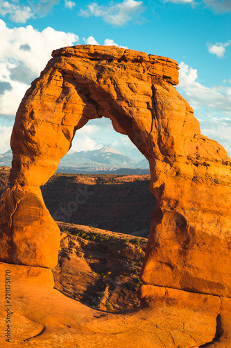 Obraz na płótnie Classic view of famous Delicate Arch at sunset, Utah, USA w salonie