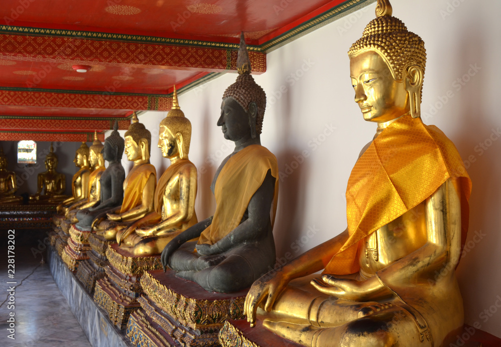 Obraz premium temple du bouddha couché, le wat pho bangkok