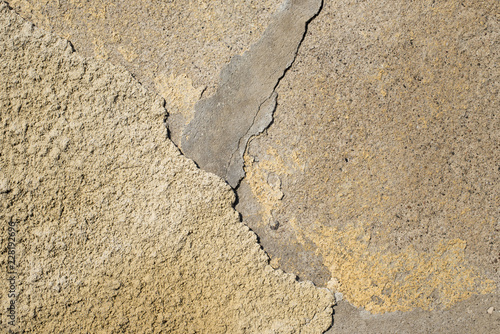 mur au crépi décollé