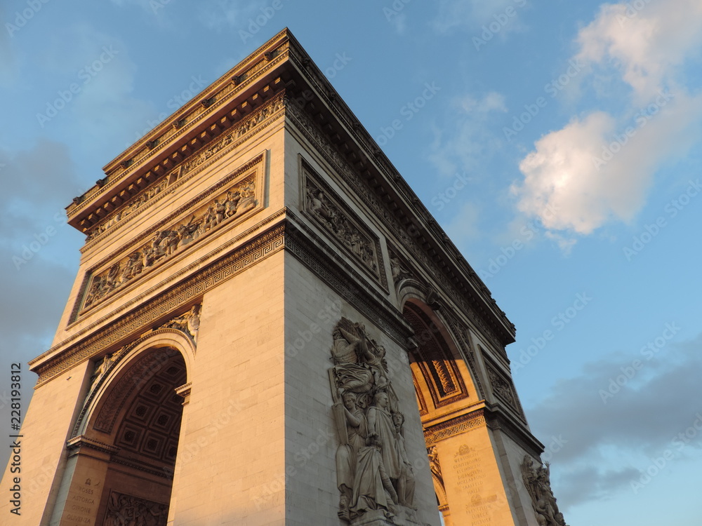the arch of triumph in paris