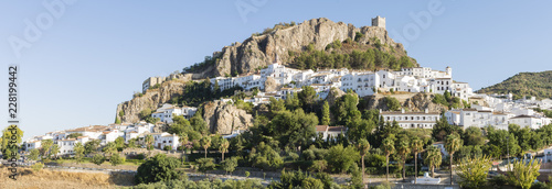 Panorámica de Zahara de la Sierra, municipio situado en la provincia de Cádiz, España.