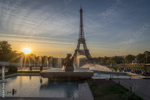 Paris, France - 10 13 2018: View of the Eiffel Tower with water jet from the garden of Trocadero at sunrise © Franck Legros