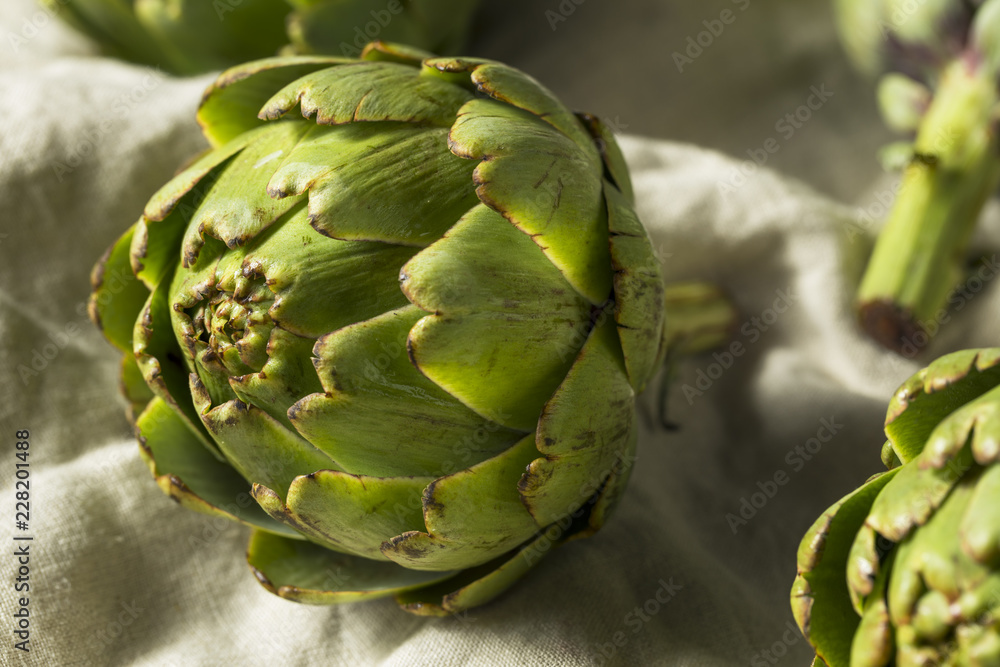 Obraz premium Raw Organic Green Artichokes