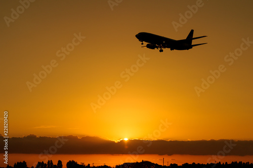 夕空と飛行機　成田空港