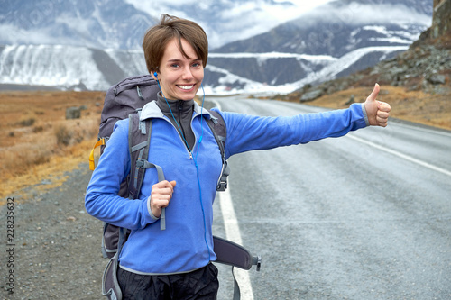 Canvas Print Travel woman hitchhiking