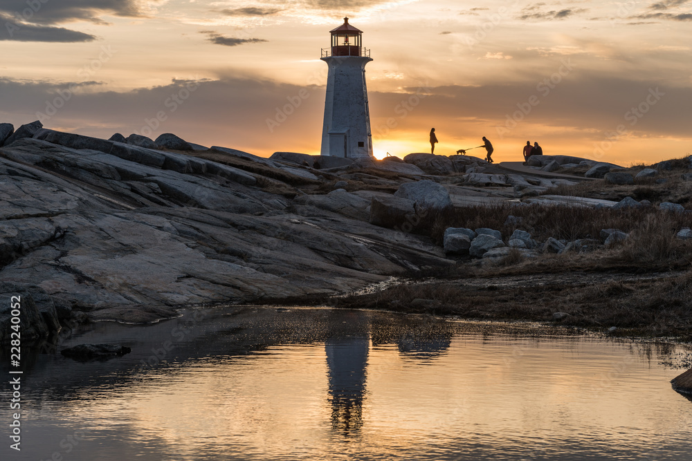 Fototapeta premium Peggys Point Lighthouse Sunset