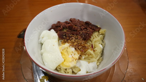 Fried noodle with meat and egg