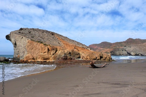 Plage volcanique de Monsul photo