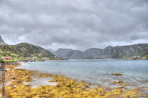 Lofoten, Norwegen, Vestvagøya, Sortland, Sortlandsvika, Leknes, Nordland, Unstad, Vestvagøy, Fjord, Steinsfjorden, Küste, Dorf, Fischerdorf, Tang, Ebbe, Wolken photo