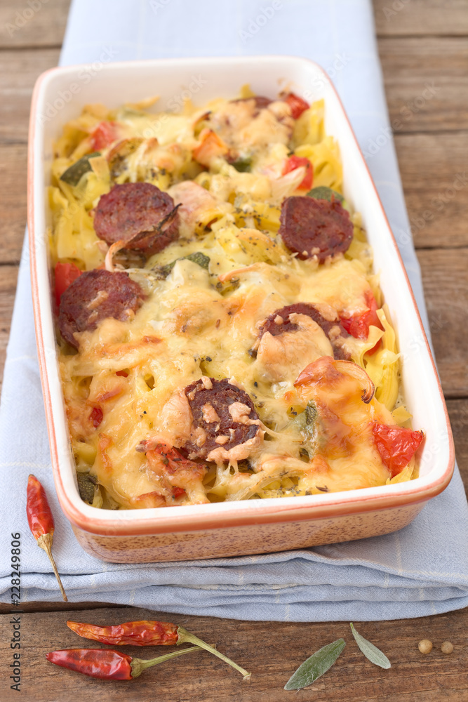 Nudelauflauf mit Wurst Nudelauflauf mit Wurst