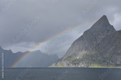 Regenbogen, Regen, Wetter, Regenbogenfarben, Norwegen, Lofoten, Reine, Fischerdorf, Fischerboot, Boot, Rorbu, Fischerhåtte, Moskenes, Reinebringen photo