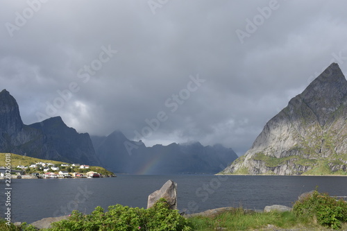 Regenbogen, Regen, Wetter, Regenbogenfarben, Norwegen, Lofoten, Reine, Fischerdorf, Fischerboot, Boot, Rorbu, Fischerhåtte, Moskenes, Reinebringen photo