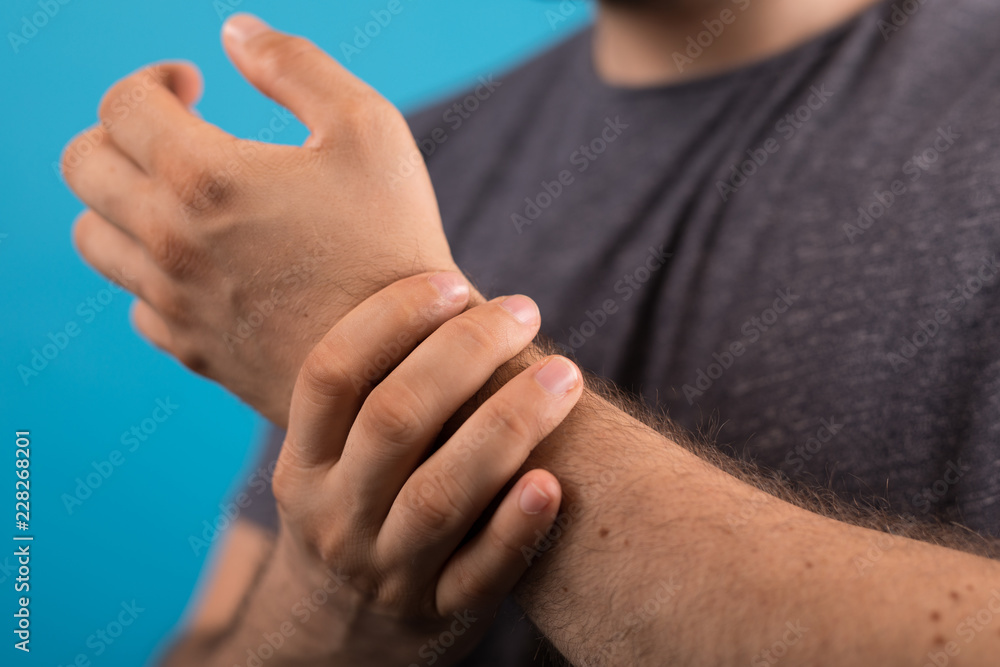 Fototapeta premium itchy and scratch man