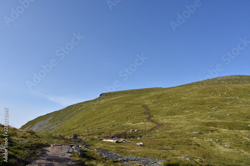 Norwegen, Lofoten, Ryten, Berg, Flakstad, Medvoll, Aussichtsberg, wandern, bergsteigen, Ramberg, Leknes, Sandbotnen, Yttersand, Fuklhuken, Middagstinden, Kvalvika photo