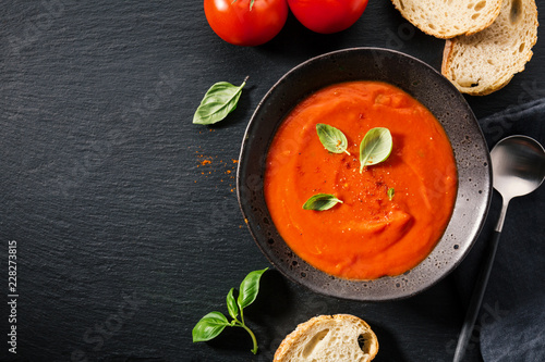 Canvastavla Creamy tomato soup served in bowl
