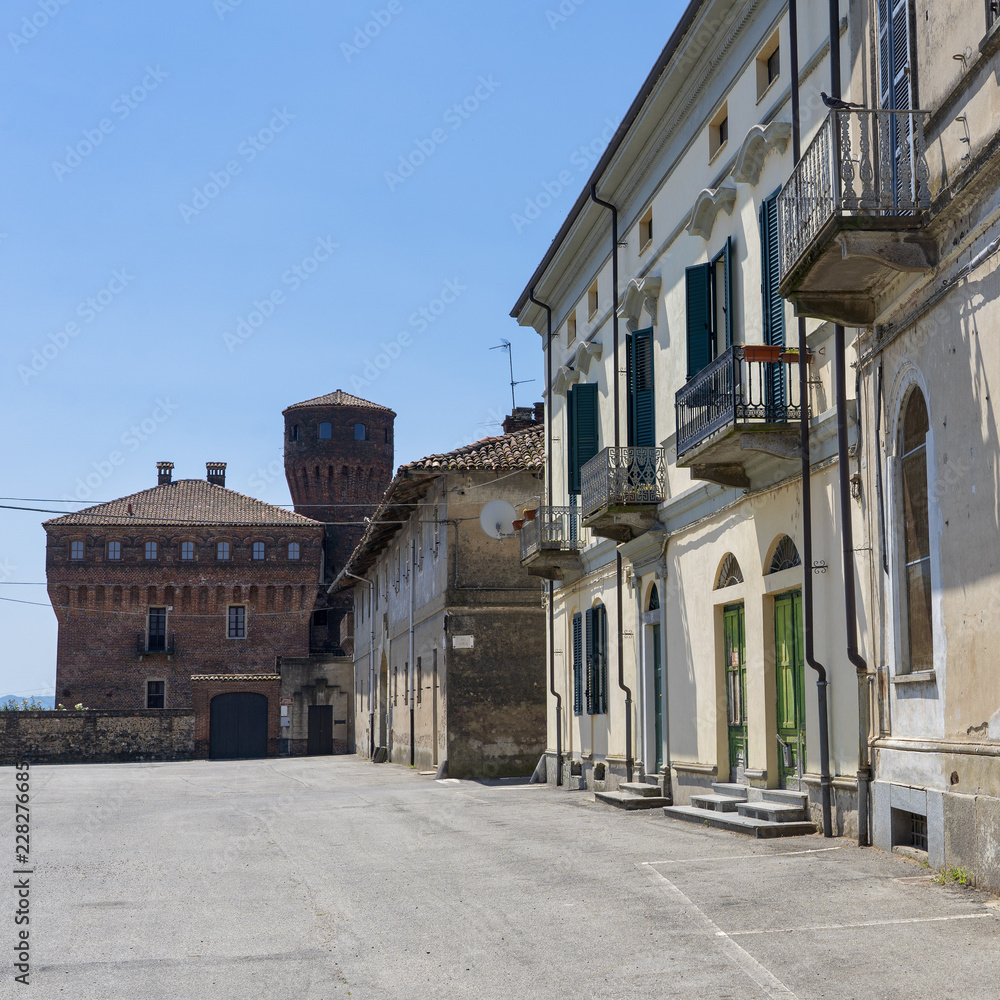 San Genuario, Vercelli, and its castle
